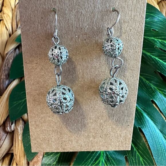 BOGO FREE SILVER FILIGREE BALL EARRINGS - Picture 1 of 4
